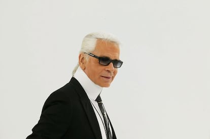 Todo lo que compone la medida estética del diseñador Karl Lagerfled responde a las máximas del dandismo. ¿Es el último representante de la saga?