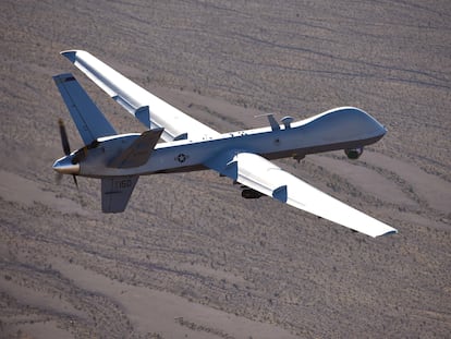 Fotografía cedida por la Fuerza Aérea estadounidense donde se aprecia el dron MQ-9 Reaper durante una misión de entrenamiento sobre el campo de pruebas y entrenamiento en el Estado de Nevada (EE UU).