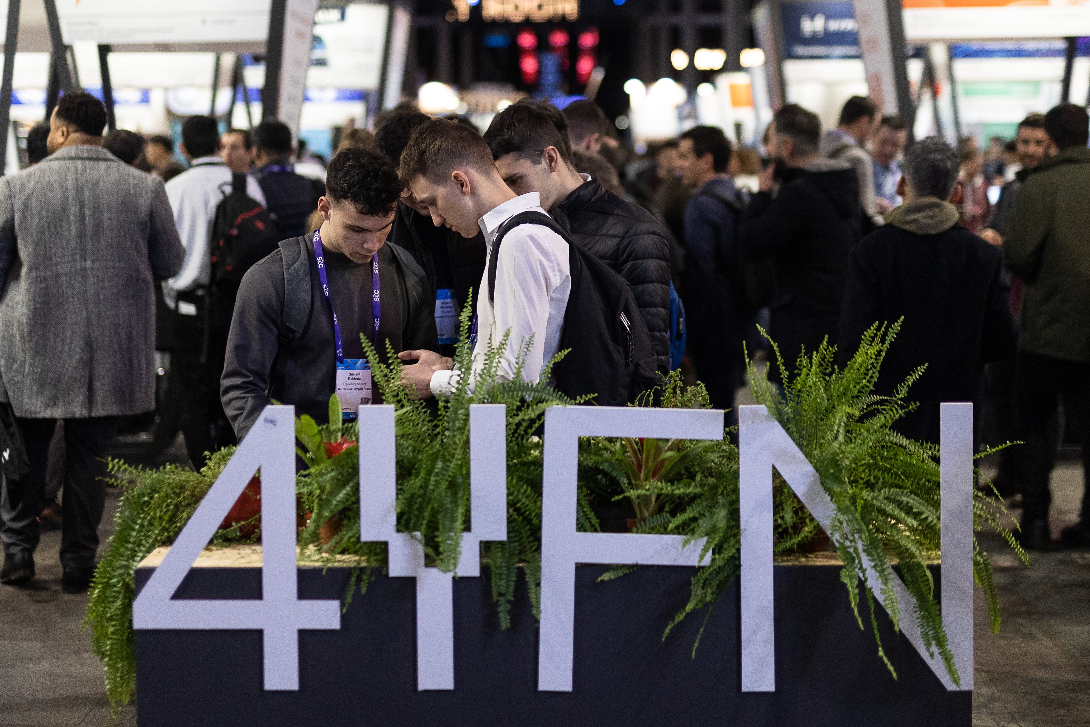 Asistentes al 4YFN en la segunda jornada del Mobile World Congress.