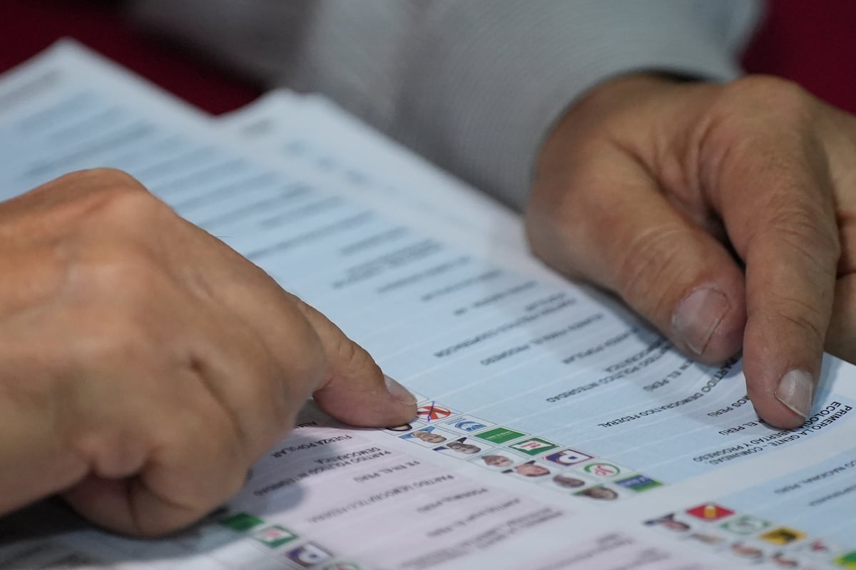 El país del conteo interminable: Perú tardará un mes en conocer a su ...