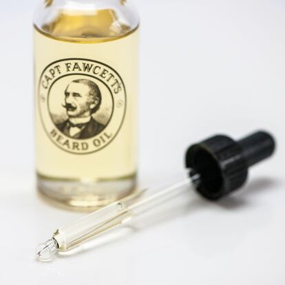 Recién llegado a España, este aceite de Captain Fawcett sirve para suavizar y domar barbas de toda longitud y pelaje. Y además huele a cedro, pimienta, patchouli y palmarrosa. En Laconicum.com