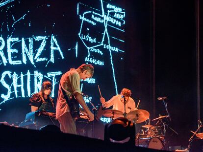 Pavement actuando anoche en la segunda jornada del festival BBK Live, en Bilbao.