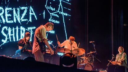 Pavement actuando anoche en la segunda jornada del festival BBK Live, en Bilbao.