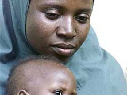 Amina Lawal, con su hija Wasila.