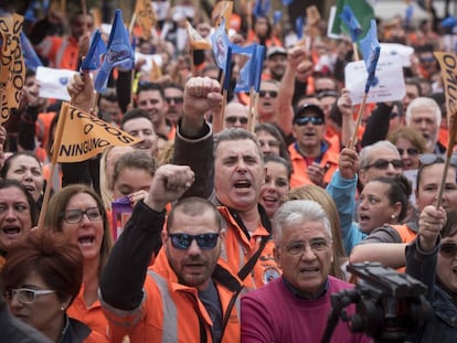 Unas 3.000 personas participaron hoy en una concentración en Algeciras (Cádiz) en apoyo a los estibadores.