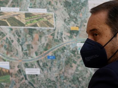 El Ministro de Transportes, José Luis Ábalos, este lunes en Valencia.