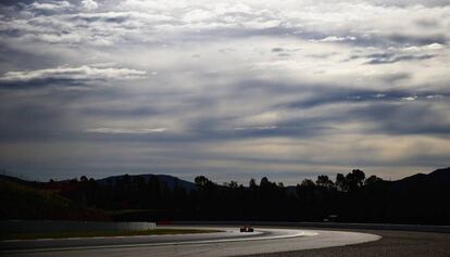 Vandoorne, a lo lejos, en su McLaren.