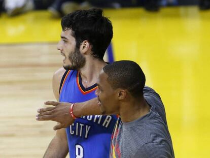 Alex Abrines, con Westbrook.