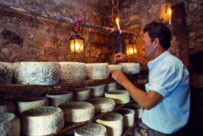 Cava de queso cabrales en Bulnes (Asturias).