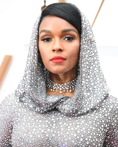 Janelle Monáe apostó por darle protagonismo a los labios.