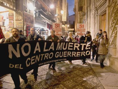 Una de las manifestaciones celebradas contra el cierre del centro José Guerrero.