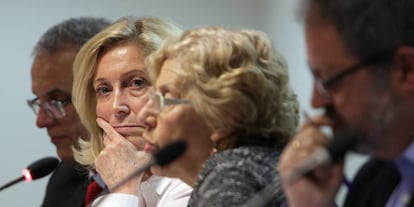 La alcaldesa de Madrid, Manuela Carmena, y la delegada del gobierno, Concepci&oacute;n Dancausa. 