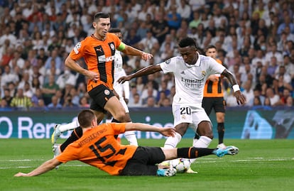 Soccer Football - Champions League - Group F - Real Madrid v Shakhtar Donetsk - Santiago Bernabeu, Madrid, Spain - October 5, 2022  Real Madrid's Vinicius Junior scores their second goal REUTERS/Susana Vera