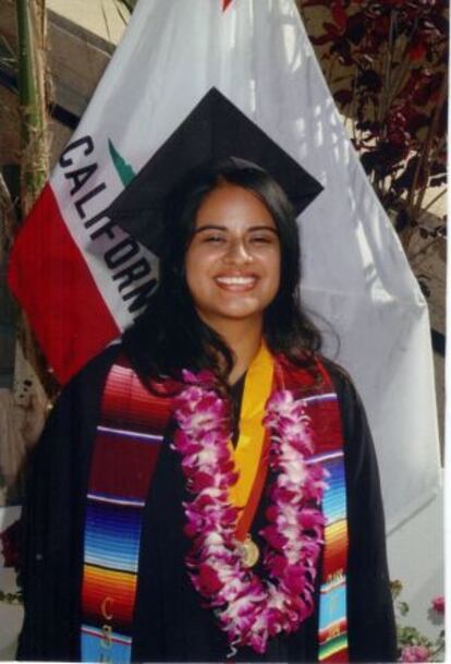 Nancy Landa el día de su graduación en California.