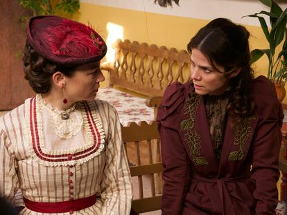 Leonor Watling y Juana Acosta, en un fotograma de ‘La templanza’.