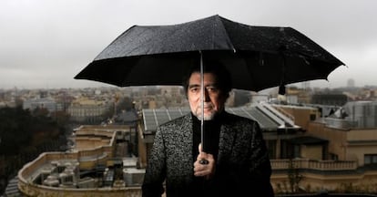 Joaquín Sabina en la azotea del Círculo de Bellas Artes, Madrid.