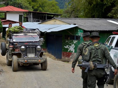 Policiais fazem patrulha no município de Trujillo.