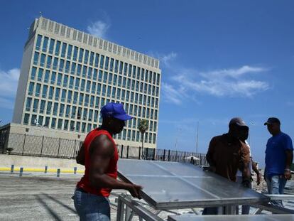 Preparatius a l'ambaixada dels EUA a Cuba per a la visita de Kerry.