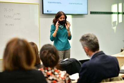 Elena Méndez durante su exposición en el taller sobre nuevas formas de trabajo. W.K.