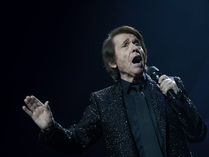 Raphael , en un momento de  su concierto en el Wizink Center.