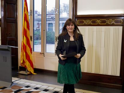 La presidenta del Parlament, Laura Borràs, tras su comparecencia este viernes en la cámara catalana para hacer balance de su primer año en el cargo. TONI ALBIR (EFE)