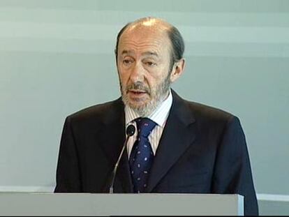 Rubalcaba asegura que los etarras estaban preparados para entrar en España con "las peores intenciones"