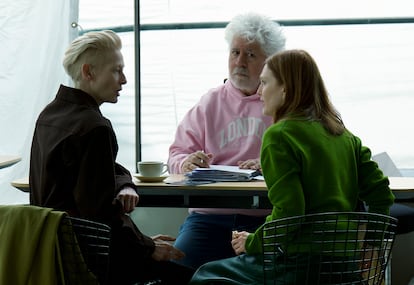 Tilda Swinton, Pedro Almodóvar y Julianne Moore, reunidos en el Lincoln Center de Nueva York.