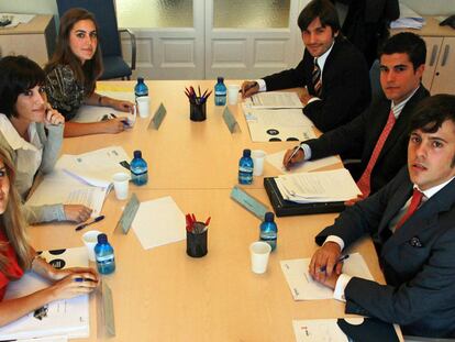 Los estudiantes Juan Cañas, Alberto Hurtado, Íñigo Veiga, Angi Regueiro, Sara de Eustaccio y Sara Bustillo.