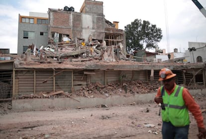 Edificio derruido tras el terremoto de Ciudad de México