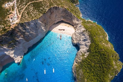 La playa de Navagio, en la isla griega de Zante. 