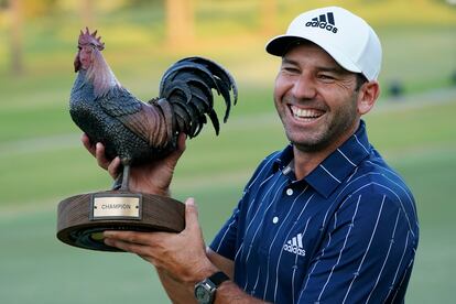 Sergio García, con el trofeo.