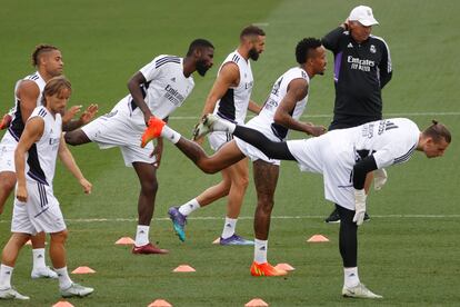 Carlo Ancelotti, este sábado en el entrenamiento del Real Madrid en Valdebebas.