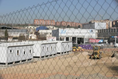 Construcción de viviendas prefabricadas en Vallecas para familias demandantes de asilo.