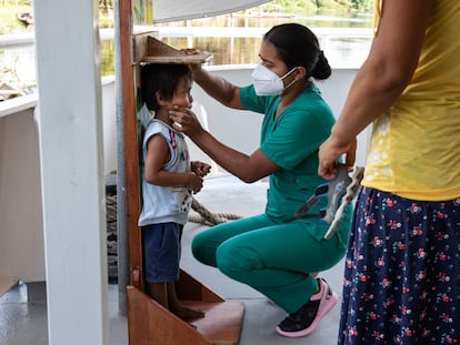 A bordo del barco clínico del Amazonas