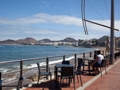 Terraza en la playa de Las Canteras, en Las Palmas de Gran Canaria.