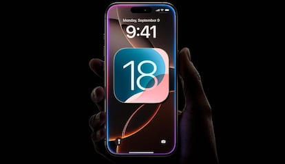 iPhone con el logotipo de iOS 18 en su pantalla