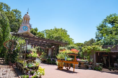 Una imagen del jardín de la mansión californiana donde se celebra la cumbre entre Joe Biden y Xi Jinping.