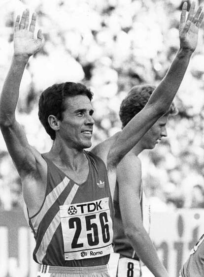 José Luis González festeja su segundo puesto en la final de Roma 87.