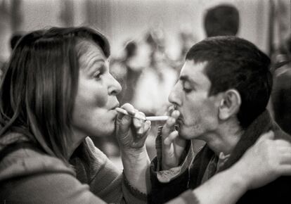 'Palermo Mon Amour'. Istituto Italiano di Cultura di Madrid. Lia Pasqualino. Letizia Battaglia con un degente dell'ospedale psichiatrico, Palermo, 1986