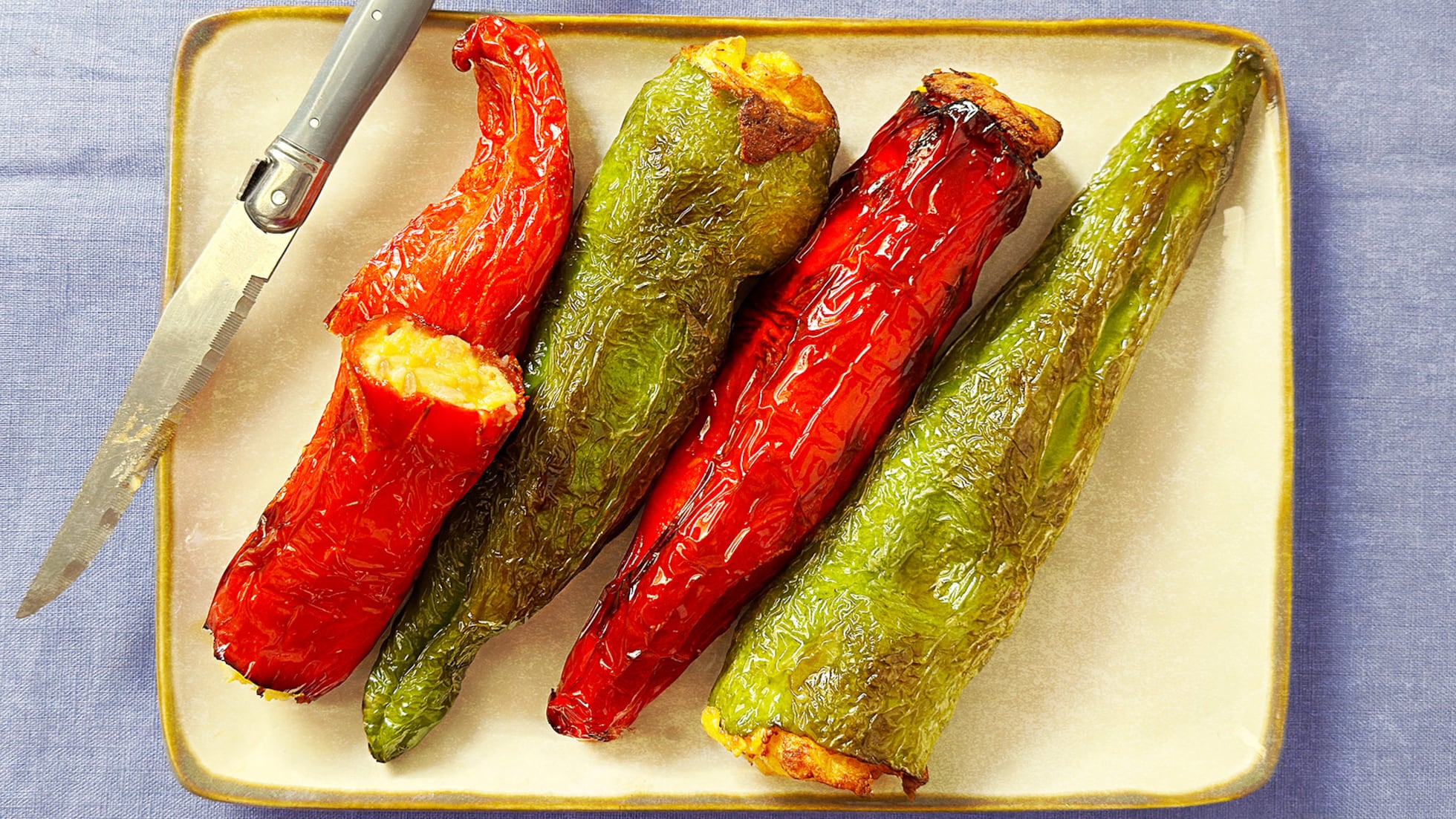 Pimientos fritos rellenos de tortilla de patatas, lo mejor de dos mundos-image