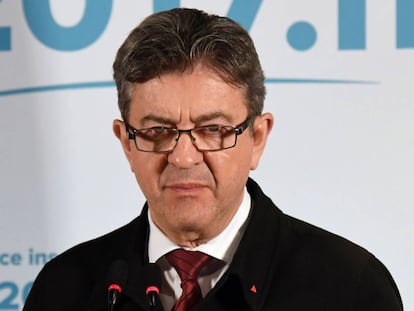 Mélenchon, con el triángulo rojo en la solapa, durante la campaña electoral.