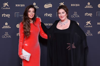 Sole Morente pos con su hermana Estrella Morente, que llev un vestido a medida dise?ado por Nicols Montenegro y joyas de Ignacio Torres.