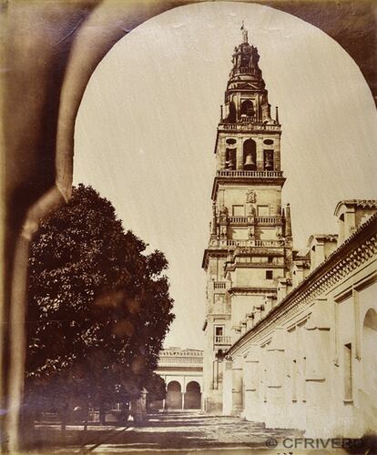 Torre de la Mezquita de Córdoba. El libro y la exposición sobre Masson están organizados por los coleccionistas Juan Antonio Fernández Rivero y María Teresa García Ballesteros.