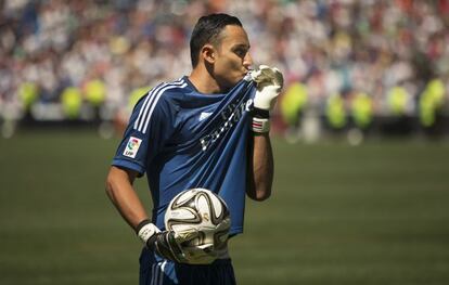 Con el costarricense Keylor Navas, en Chamartín se refuerzan con el portero más llamativo del mercado. Fue fichado del Levante por 10 millones de euros.