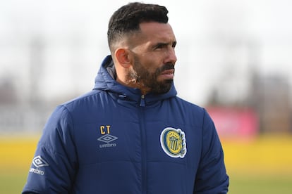 Carlos Tevez dirige su primer entrenamiento en Rosario Central, este lunes.