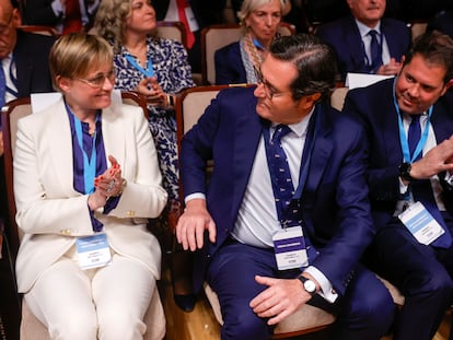 Antonio Garamendi junto a Virginia Guinda tras revalidar la presidencia de la CEOE.