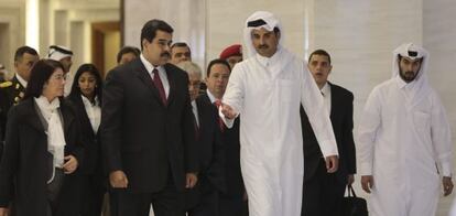 El presidente venezolano, Nicol&aacute;s Maduro, y al emir de Catar, Tamim bin Hamad al Zani. Imagen cedida por el Gobierno de Venezuela.
