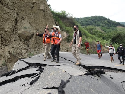 El presidente de Perú, Pedro Castillo, visita las zonas más afectadas por el terremoto.