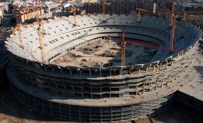 El nuevo estadio del Valencia, cuya construcci&oacute;n est&aacute; paralizada por los problemas econ&oacute;micos del club. 
