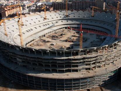El nuevo estadio del Valencia, cuya construcción está paralizada por los problemas económicos del club.